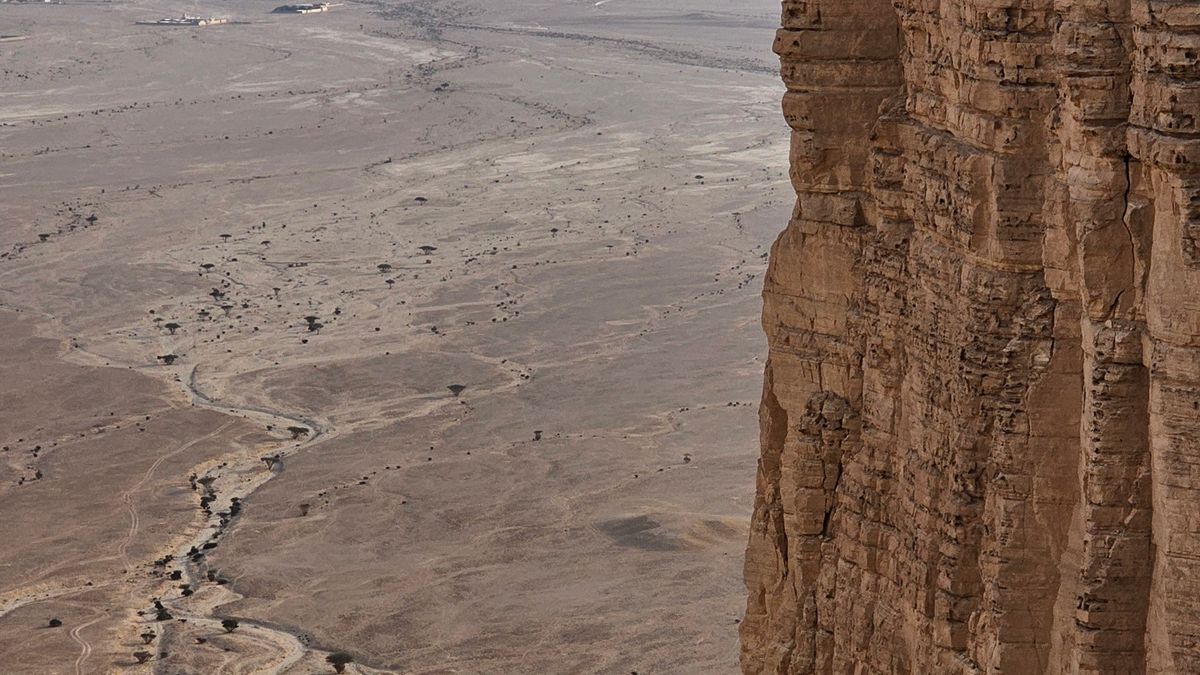 A sheer cliff edge where a high plateau ends and the open plain begins